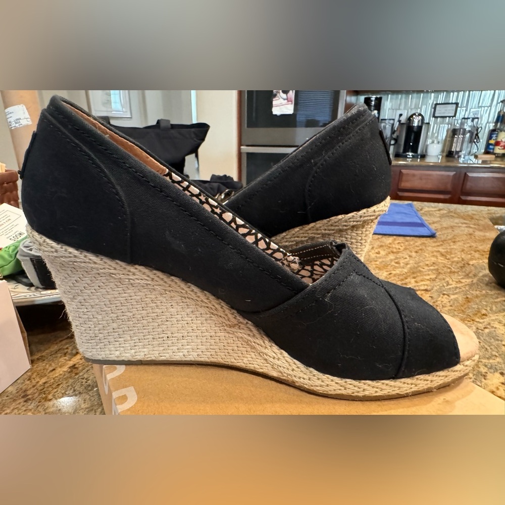 Tons black canvas wedge size 9.5 in box; worn 1x